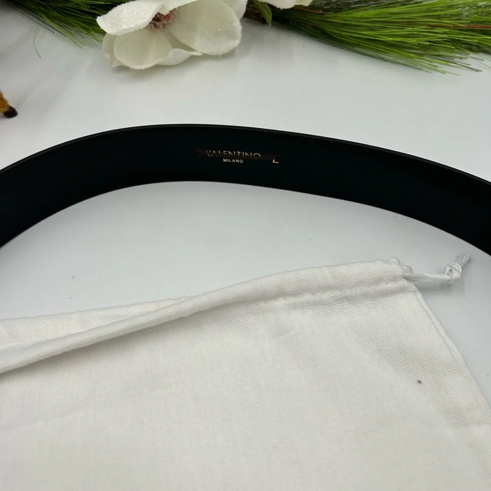 Men’s Valentino leather belt size large/44 made in Italy